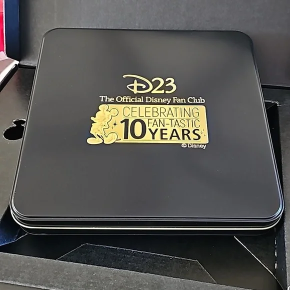 D23 10 Year Anniversary pin set 2019 - Picture 6 of 6
